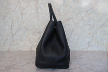 Load image into Gallery viewer, HERMES GARDEN PARTY PM Negonda leather Black □R Engraving Tote bag 700120107