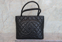 画像をギャラリービューアに読み込む, CHANEL/シャネル 復刻トート キャビアスキン ブラック/ゴールド金具 トートバッグ 700110017