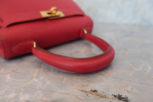 將圖片載入圖庫檢視器 HERMES/エルメス ミニケリー20 クシュベル ルージュヴィフ □C刻印 ショルダーバッグ 800040066