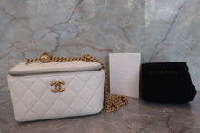 画像をギャラリービューアに読み込む, CHANEL/シャネル ミニマトラッセチェーンショルダーバッグ キャビアスキン ホワイト/ゴールド金具 ショルダーバッグ 700110038