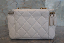 画像をギャラリービューアに読み込む, CHANEL/シャネル ミニマトラッセチェーンショルダーバッグ キャビアスキン ホワイト/ゴールド金具 ショルダーバッグ 700110038
