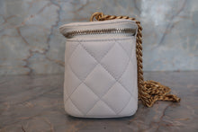 画像をギャラリービューアに読み込む, CHANEL/シャネル ミニマトラッセチェーンショルダーバッグ キャビアスキン ホワイト/ゴールド金具 ショルダーバッグ 700110038