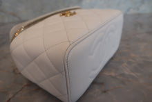 画像をギャラリービューアに読み込む, CHANEL/シャネル ミニマトラッセチェーンショルダーバッグ キャビアスキン ホワイト/ゴールド金具 ショルダーバッグ 700110038