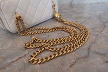 画像をギャラリービューアに読み込む, CHANEL/シャネル ミニマトラッセチェーンショルダーバッグ キャビアスキン ホワイト/ゴールド金具 ショルダーバッグ 700110038