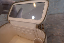 画像をギャラリービューアに読み込む, CHANEL/シャネル ミニマトラッセチェーンショルダーバッグ キャビアスキン ホワイト/ゴールド金具 ショルダーバッグ 700110038