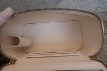 画像をギャラリービューアに読み込む, CHANEL/シャネル ミニマトラッセチェーンショルダーバッグ キャビアスキン ホワイト/ゴールド金具 ショルダーバッグ 700110038