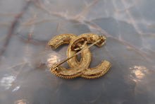 Load image into Gallery viewer, CHANEL CC mark brooch Gold plate Gold Brooch 600040086