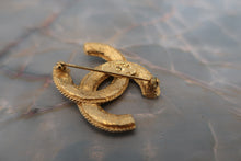 Load image into Gallery viewer, CHANEL CC mark brooch Gold plate Gold Brooch 600040086