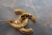Load image into Gallery viewer, CHANEL CC mark brooch Gold plate Gold Brooch 600040086