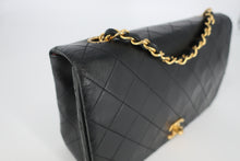 Load image into Gallery viewer, CHANEL Matelasse Full Flap Chain shoulder bag Lambskin Black/Gold hardware Shoulder bag 800090185