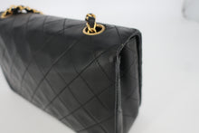 Load image into Gallery viewer, CHANEL Matelasse Full Flap Chain shoulder bag Lambskin Black/Gold hardware Shoulder bag 800090185