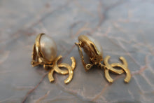 Load image into Gallery viewer, CHANEL CC mark Pearl earring Gold plate Gold Earring 600040087