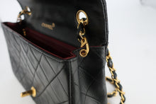 Load image into Gallery viewer, CHANEL Matelasse Full Flap Chain shoulder bag Lambskin Black/Gold hardware Shoulder bag 800090185