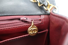 Load image into Gallery viewer, CHANEL Matelasse Full Flap Chain shoulder bag Lambskin Black/Gold hardware Shoulder bag 800090185