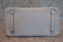 Load image into Gallery viewer, HERMES BIRKIN 30 Clemence leather Pearl gray □Q Engraving Hand bag 700080192