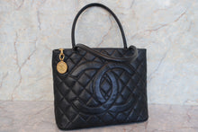 画像をギャラリービューアに読み込む, CHANEL/シャネル 復刻トート キャビアスキン ブラック/ゴールド金具 トートバッグ 700110019