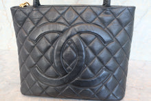 画像をギャラリービューアに読み込む, CHANEL/シャネル 復刻トート キャビアスキン ブラック/ゴールド金具 トートバッグ 700110019