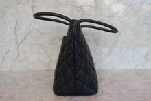 画像をギャラリービューアに読み込む, CHANEL/シャネル 復刻トート キャビアスキン ブラック/ゴールド金具 トートバッグ 700110019