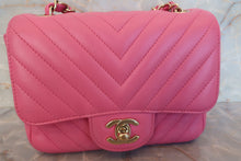Load image into Gallery viewer, CHANEL  V-Stitch chain shoulder bag Lambskin Pink/Gold hadware Shoulder bag 700100046