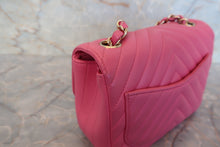 Load image into Gallery viewer, CHANEL  V-Stitch chain shoulder bag Lambskin Pink/Gold hadware Shoulder bag 700100046