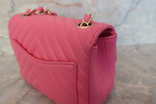 Load image into Gallery viewer, CHANEL  V-Stitch chain shoulder bag Lambskin Pink/Gold hadware Shoulder bag 700100046