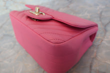 Load image into Gallery viewer, CHANEL  V-Stitch chain shoulder bag Lambskin Pink/Gold hadware Shoulder bag 700100046