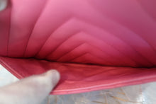 Load image into Gallery viewer, CHANEL  V-Stitch chain shoulder bag Lambskin Pink/Gold hadware Shoulder bag 700100046