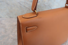 Load image into Gallery viewer, HERMES KELLY 28 Box carf leather Natural 〇X Engraving Shoulder bag 800040044
