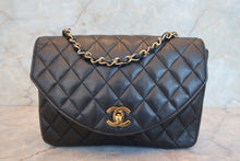 Load image into Gallery viewer, CHANEL Matelasse chain shoulder bag Lambskin Black/Gold hadware Shoulder bag 700080113