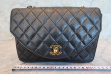 Load image into Gallery viewer, CHANEL Matelasse chain shoulder bag Lambskin Black/Gold hadware Shoulder bag 700080113
