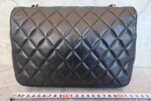 Load image into Gallery viewer, CHANEL Matelasse chain shoulder bag Lambskin Black/Gold hadware Shoulder bag 700090190
