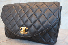 Load image into Gallery viewer, CHANEL Matelasse chain shoulder bag Lambskin Black/Gold hadware Shoulder bag 700080113