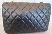 Load image into Gallery viewer, CHANEL Matelasse chain shoulder bag Lambskin Black/Gold hadware Shoulder bag 700090190