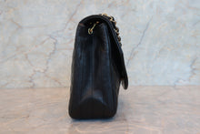 Load image into Gallery viewer, CHANEL Matelasse chain shoulder bag Lambskin Black/Gold hadware Shoulder bag 700080113
