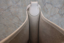 画像をギャラリービューアに読み込む, HERMES/エルメス ヴェスパPM ヴォーエプソン ホワイト □J刻印 ショルダーバッグ 800010098