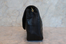 Load image into Gallery viewer, CHANEL Matelasse chain shoulder bag Lambskin Black/Gold hadware Shoulder bag 700080113