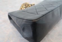 Load image into Gallery viewer, CHANEL Diana matelasse chain shoulder bag Lambskin Black/Gold hadware Shoulder bag 700120094