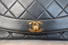 Load image into Gallery viewer, CHANEL Diana matelasse chain shoulder bag Lambskin Black/Gold hadware Shoulder bag 700120094