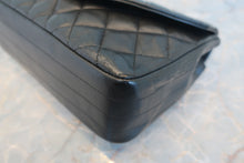 Load image into Gallery viewer, CHANEL Matelasse chain shoulder bag Lambskin Black/Gold hadware Shoulder bag 700080113