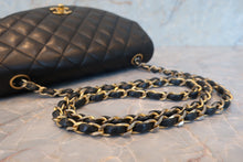 Load image into Gallery viewer, CHANEL Matelasse chain shoulder bag Lambskin Black/Gold hadware Shoulder bag 700080113