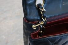 Load image into Gallery viewer, CHANEL Matelasse chain shoulder bag Lambskin Black/Gold hadware Shoulder bag 700080113