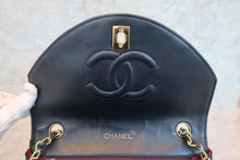 Load image into Gallery viewer, CHANEL Matelasse chain shoulder bag Lambskin Black/Gold hadware Shoulder bag 700080113