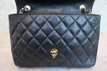 Load image into Gallery viewer, CHANEL Matelasse chain shoulder bag Lambskin Black/Gold hadware Shoulder bag 700080113