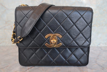Load image into Gallery viewer, CHANEL Matelasse chain shoulder bag Lambskin Black/Gold hadware Shoulder bag 700120101