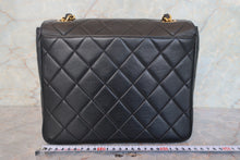 Load image into Gallery viewer, CHANEL Matelasse chain shoulder bag Lambskin Black/Gold hadware Shoulder bag 700120101