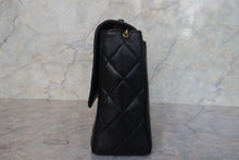 Load image into Gallery viewer, CHANEL Matelasse chain shoulder bag Lambskin Black/Gold hadware Shoulder bag 700120101