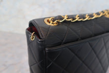 Load image into Gallery viewer, CHANEL Matelasse chain shoulder bag Lambskin Black/Gold hadware Shoulder bag 700120101
