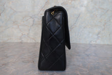 Load image into Gallery viewer, CHANEL Matelasse chain shoulder bag Lambskin Black/Gold hadware Shoulder bag 700120101