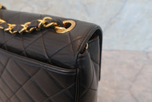 Load image into Gallery viewer, CHANEL Matelasse chain shoulder bag Lambskin Black/Gold hadware Shoulder bag 700120101