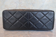 Load image into Gallery viewer, CHANEL Matelasse chain shoulder bag Lambskin Black/Gold hadware Shoulder bag 700120101